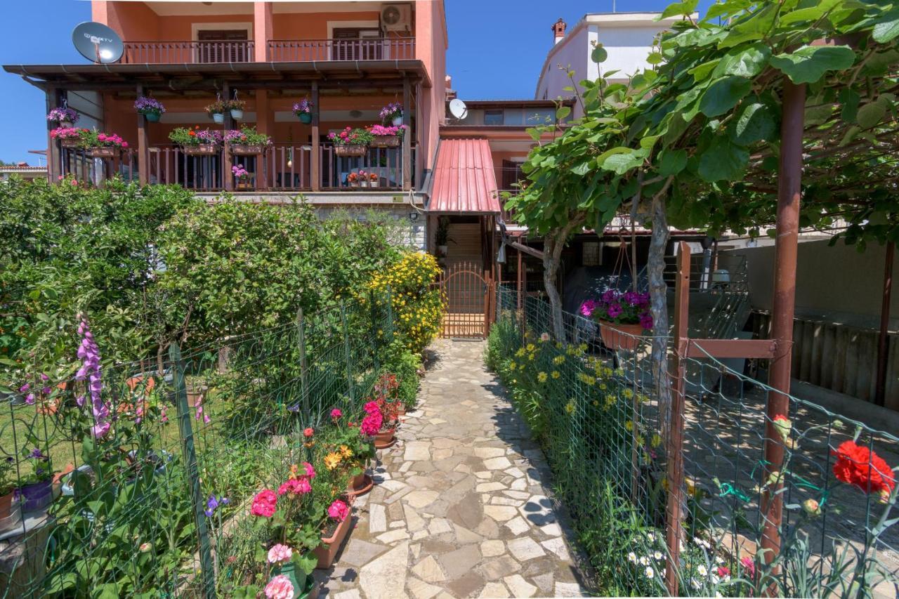 Apartments With A Parking Space Pula - 16053 Exterior foto