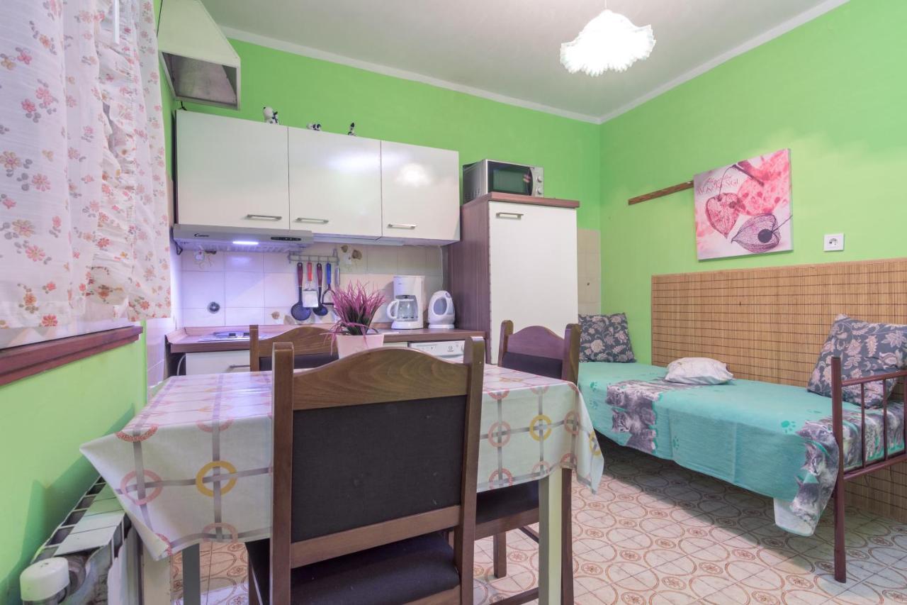Apartments With A Parking Space Pula - 16053 Exterior foto